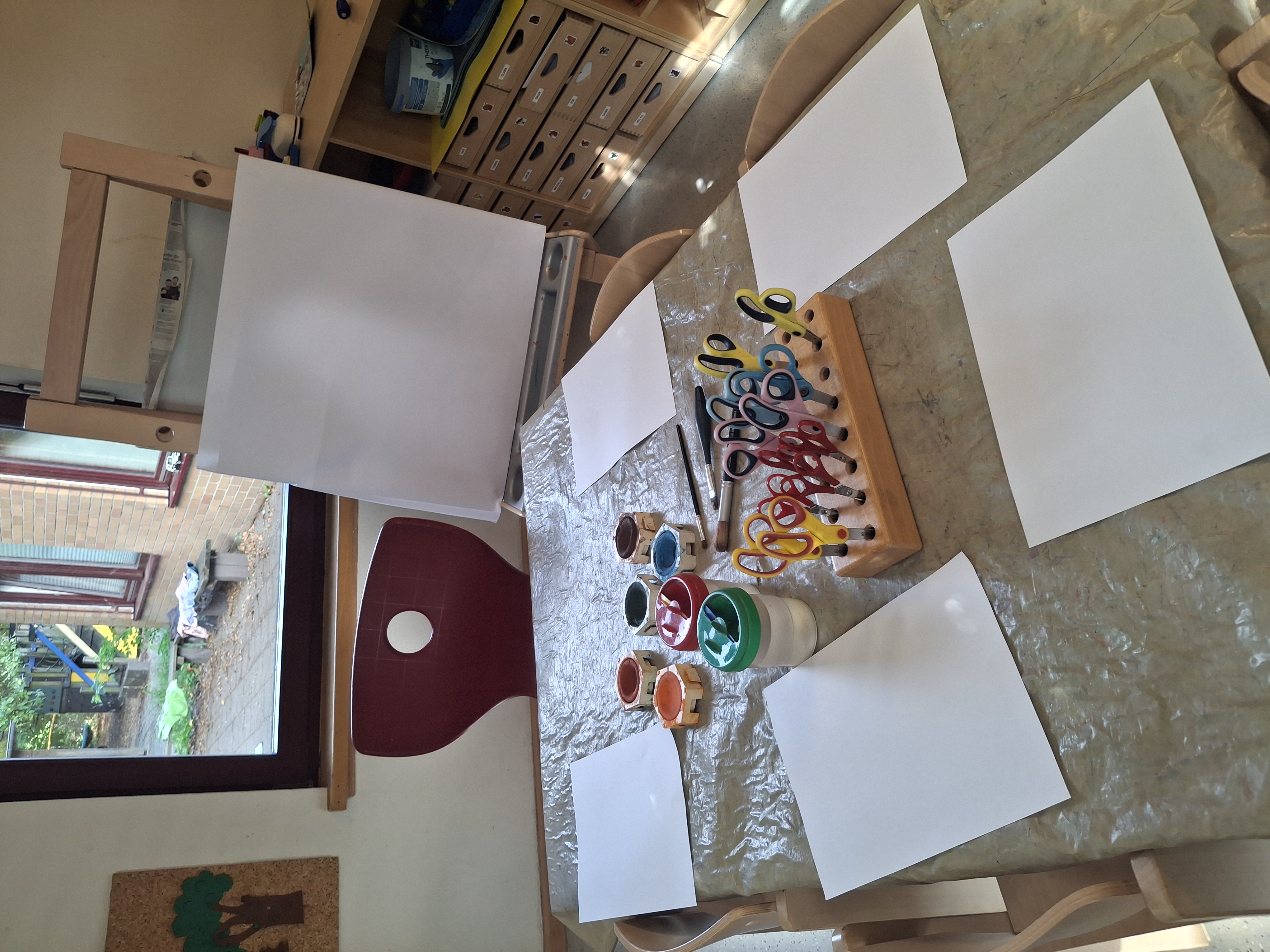 Beim kreativen Gestalten entfalten Kinder ihre Fantasie, sammeln Erfahrungen mit Farben und erproben verschiedene Techniken. Dabei entwickeln sie Ausdruck, Kreativität und Selbständigkeit.