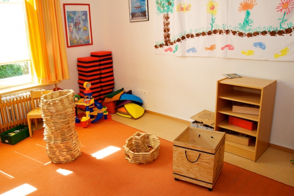 Die Nebenräume bieten Gelegenheit zur kreativen Gestaltung.
Ebenfalls haben die Kinder die Möglichkeit sich zurückzuziehen.