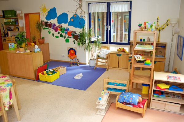 Die Familiengruppe bietet viel Platz zum Krabbeln und Bewegen!