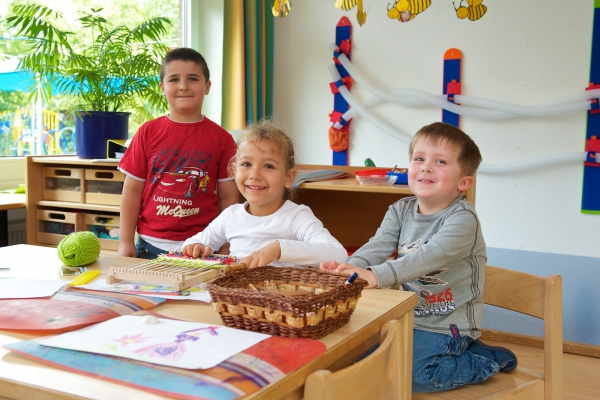 Kreativität, an einem Tisch vereint