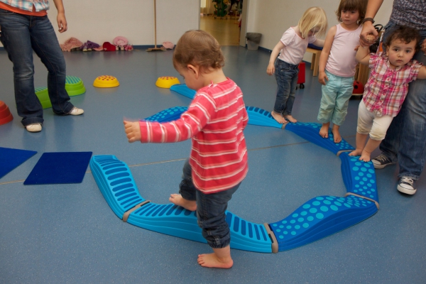 Bewegungsangebot für Kinder ab 2 Jahren