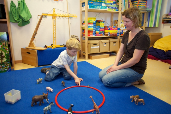 In der Sprachtherapie werden  in spielerischer Form die Fähigkeiten in den verschiedenen logopädischen Bereichen geübt.