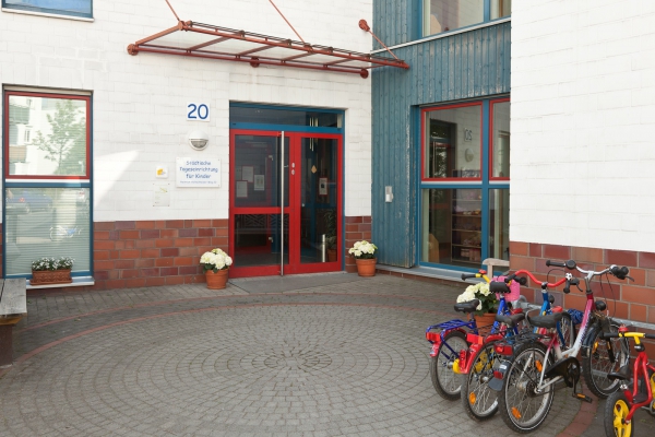 Willkommen im Familienzentrum [BR] Heinrich-Holtschneider-Weg