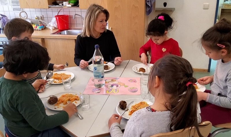 ...beim Mittagessen...