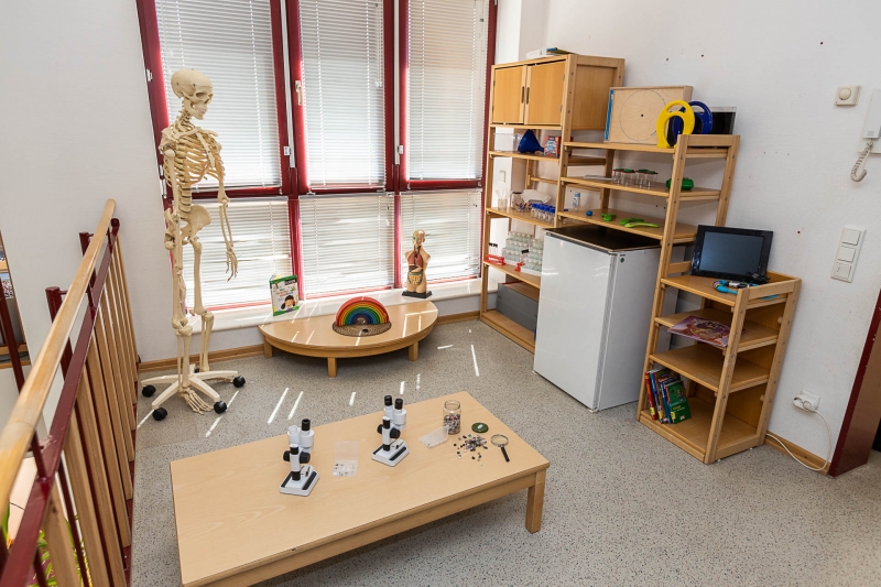 Forscherbereich: Die Kinder  können durch die Heranführung an die Naturwissenschaften schon früh grundlegende Inhalte über die Natur und ihre unmittelbare Umgebung lernen. 