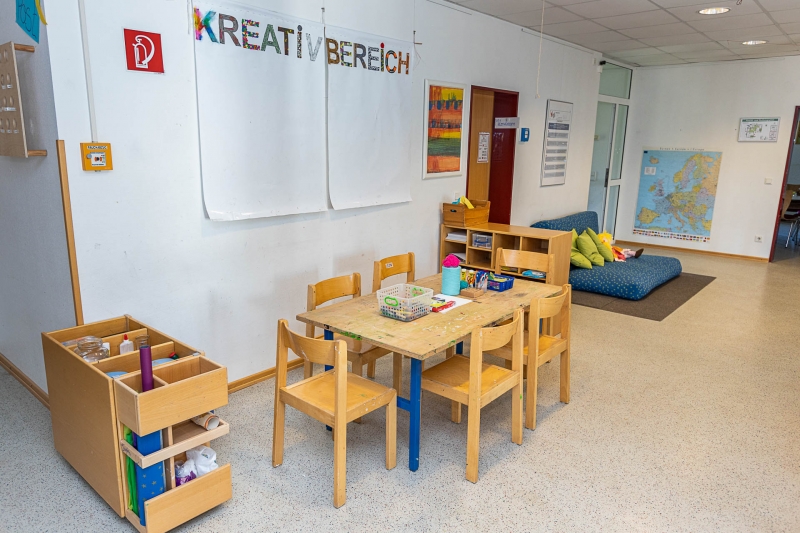 Kreativbereich: Die Kinder lernen Formen und Muster ihrer Umgebung in einfachen Formen wiederzugeben. Es schult das manuelle Geschick, die Fingerfertigkeit und finden dabei den Zugang zur Spr