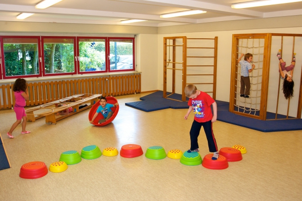 Förderung des Gleichgewichtssinn in der Bewegungsbaustelle