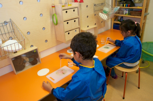 -Haus der Kleinen Forscher- die Kinder lassen sich begeistern für  Naturwissenschaft und Technik
