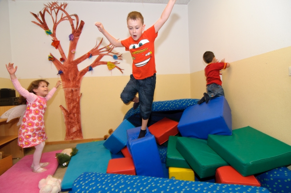 Kinder in Bewegung erleben und begreifen ihre Welt mit allen Sinnen.