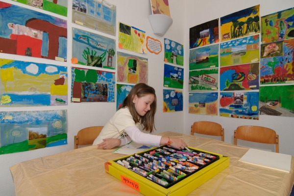 Wir geben den Kindern Raum, ihre Kreativität, Phantasie und ihre künstlerischen Fähgikeiten zu entdecken und auszuleben.