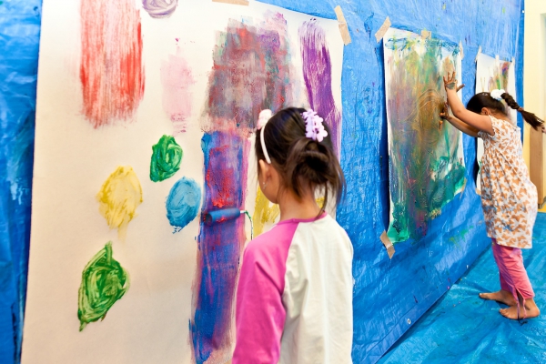 Erfahrungen und Erlebnisse mit Kunst und Kultur können die Kinder gestalterisch umsetzen. Sie erleben kreative Prozesse und lernen ein breites Spektrum an individuellen Ausdrucksmöglichkeiten