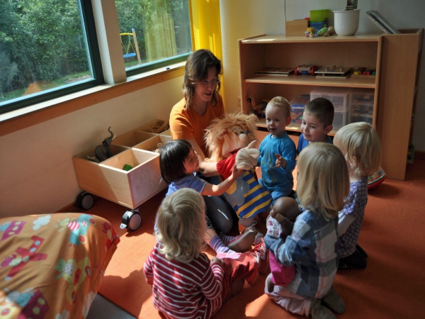 In Gesprächskreisen erhalten die Kinder ausreichend Gelegenheit sich mitzuteilen und ihre Gefühle, Meinungen und Erlebnisse zu äußern.