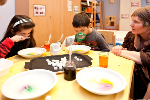 Naturwissenschaftliches Forschen und Experimentieren.