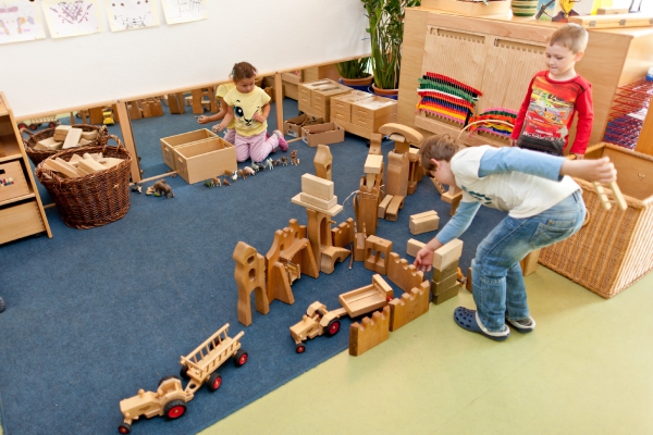 Beim Bauen sind Raumvorstellungen,eigene Ideen und Geschicklichkeit gefragt