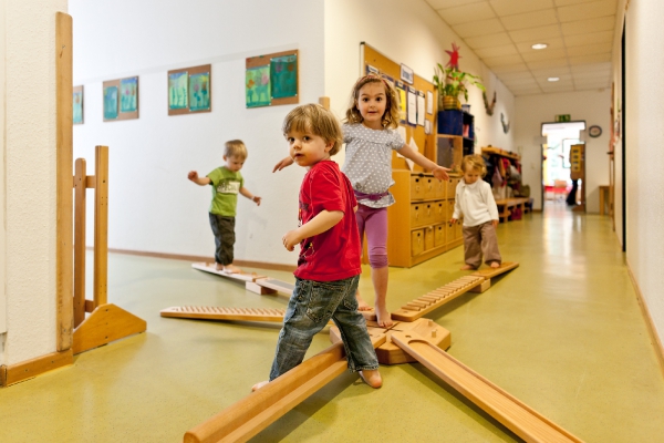 Im Sinnesgarten schulen die Kinder ihre Motorik und Phantasie