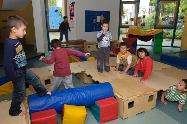 Kleine Architekten - Brücken-und Höhlenbau in der Kita