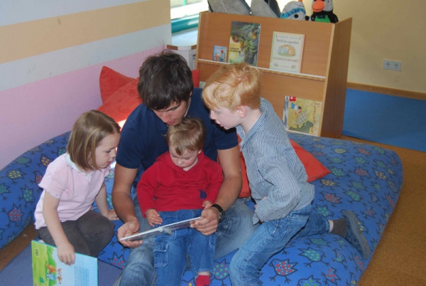 Lesen und kuscheln kommt auch bei uns nicht zu kurz.