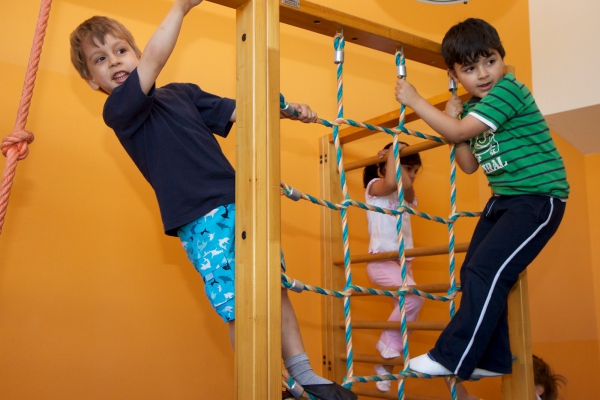 Klettergerüst in der Turnhalle