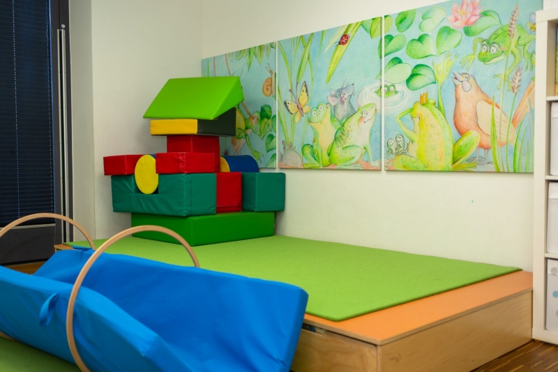 In liebevoll gestalteten Nebenräumen haben die Kinder die Möglichkeit sich zurückzuziehen.