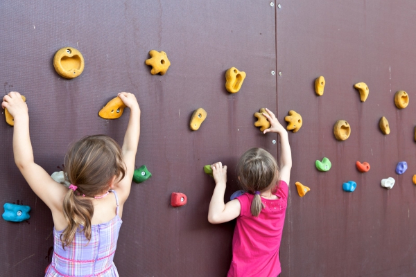 Die Bolderwand ist gar nicht so leicht zu beklettern.