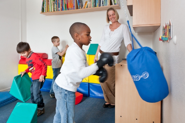 Hier am Sandsack können die Kinder sich auch mal richtig auspowern.