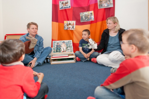 Im Vorschulprojekt "Faustlos" bieten wir den Kindern Lösungen an, Konflikte ohne Gewalt zu lösen. 
