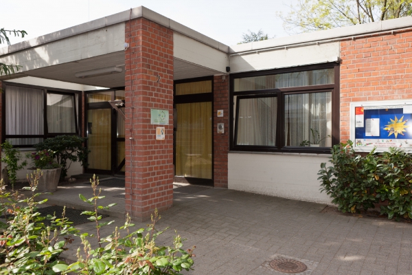 Der Eingang zur Integrativen Kindertagesstätte und zum Familienzentrum Papst Johannes