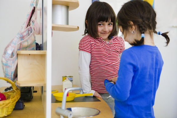 Die Kinder können alle Spielbereiche frei wählen, diese aus- und umgestalten.
