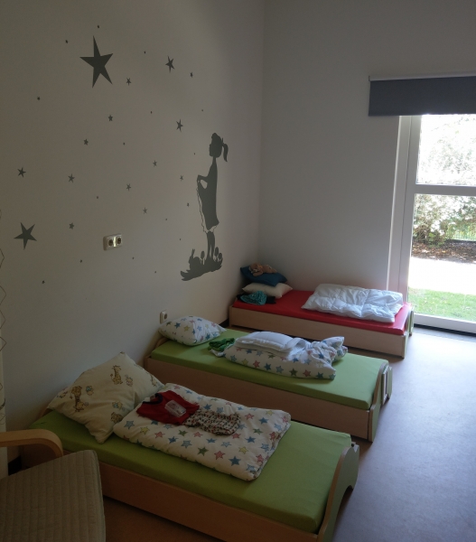 Schlafraum für die U-3 Kinder