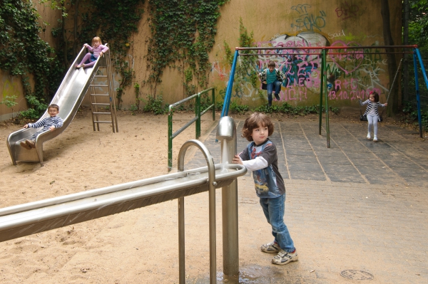 Auf "unserem" Spielplatz gibt es immer was zu tun.