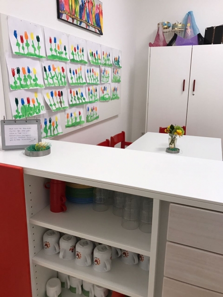 Kindergeschirrschrank