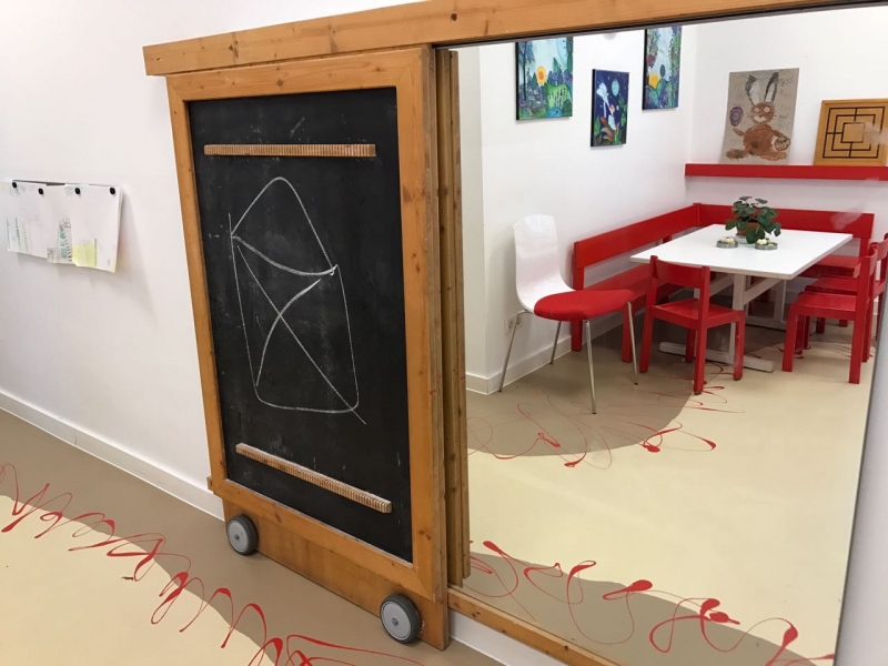 Wandtafel mit Webrahmen