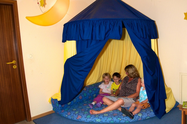 Zum täglichen Kindergartenalltag gehören Bilderbücher und Geschichten.