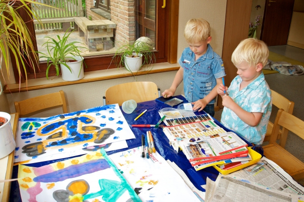 Wir stellen den Kindern unterschiedliche Materialien zur künstlerischen Gestaltung zur Verfügung.
