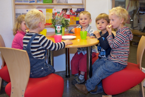 Das Kinderkaffee ist beliebter Treffpunkt zum Frühstücken und Erzählen.
