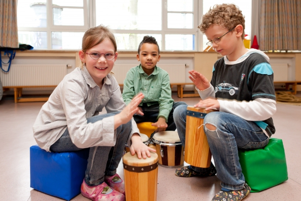 In der rhythmisch-musikalischen Arbeit ist es ein Grundanliegen, dass die Kinder ihr Ausdrucksrepertoire entdecken, erweitern und modifizieren können.