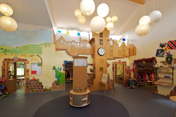 Im "Burghof", Foyer der CRONENBURG