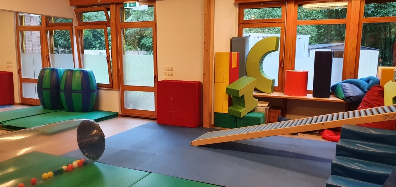 Die kleine Turnhalle wird von den internen und externen Therapeuten für die Therapie genutzt. 