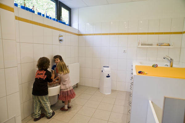 Der Kleinkindgerechte, neu gestaltete Waschraum lädt auch zum Verweilen und Plaudern ein.