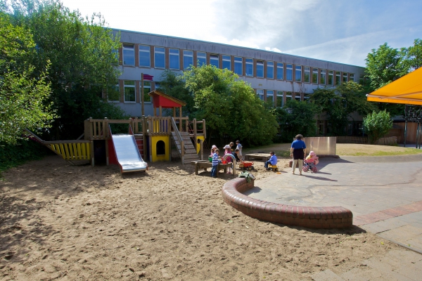 Unser Außengelände bietet viel Platz zum Spielen.
