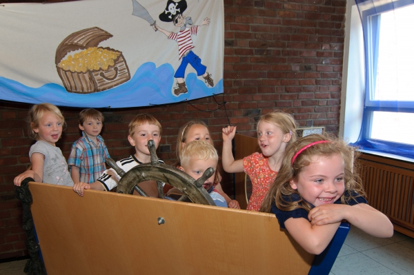 Das Piratenschiff in der oberen Etage lädt die Kinder zu fantasievollen Reisen ein. 