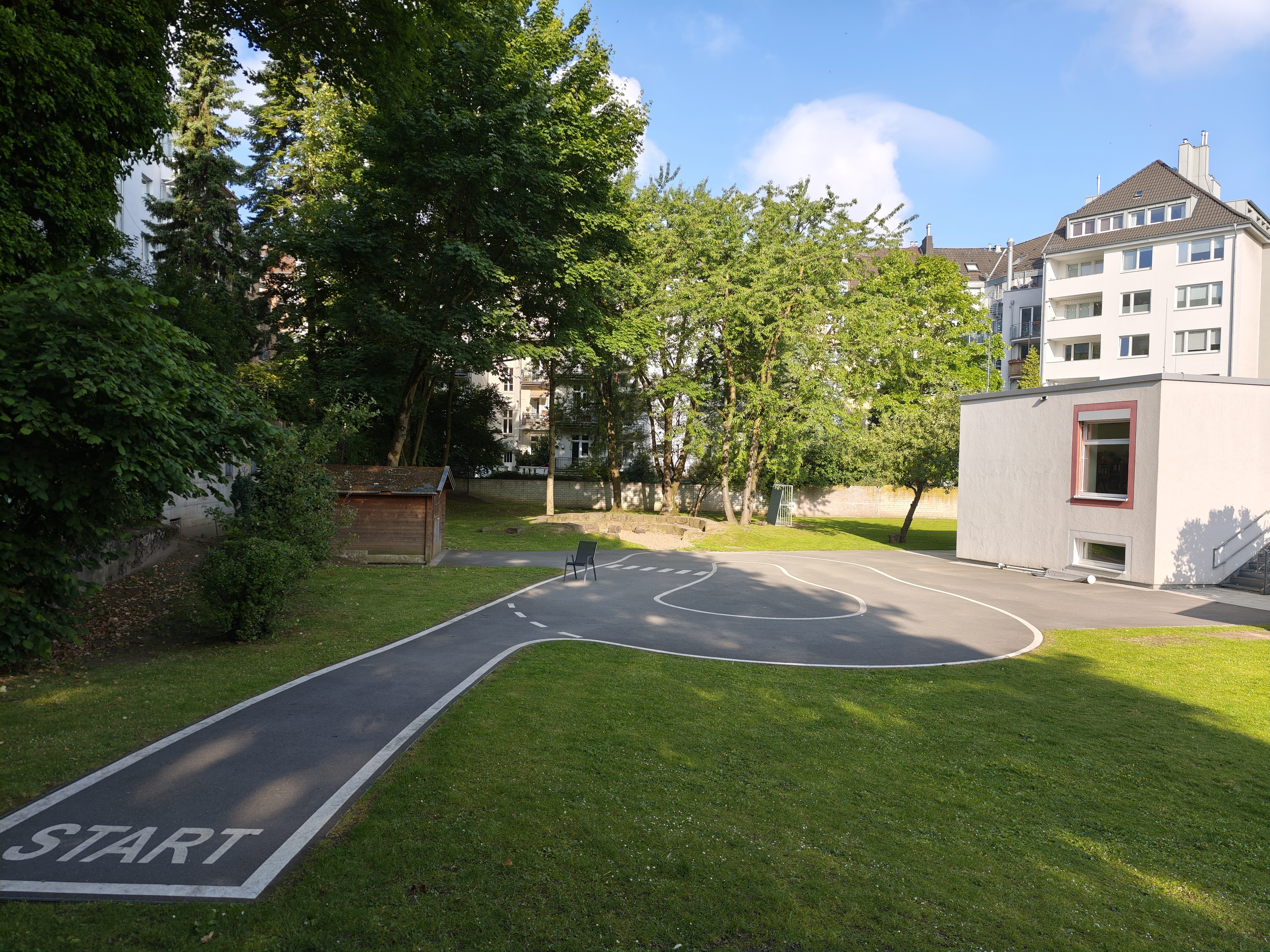 Fahrbahn im Außenbereich