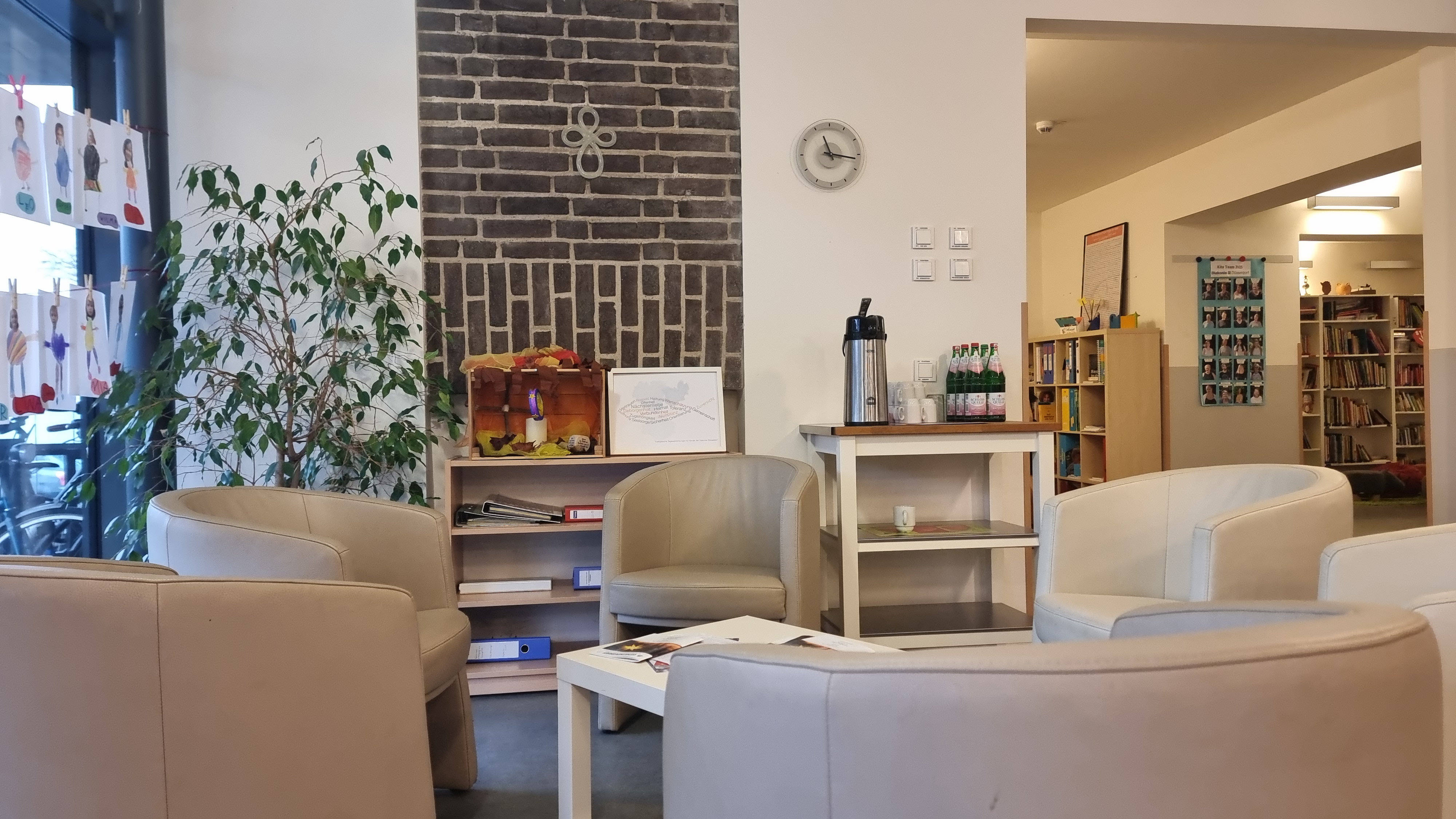 Elterncafé der Kita. Hier haben Eltern die Möglichkeit sich zu treffen.