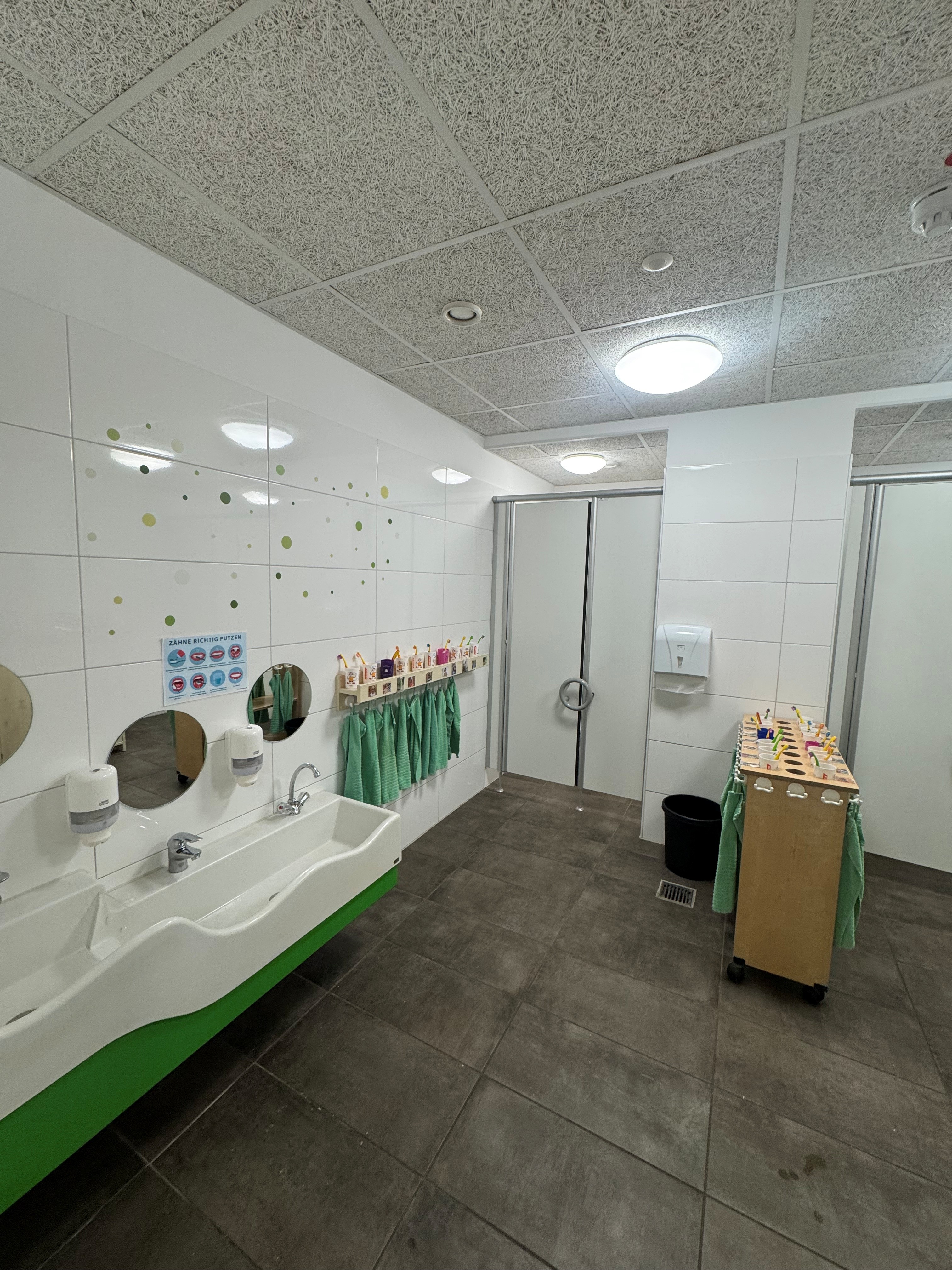 Insgesamt gibt es bei uns drei Kinder WC´s