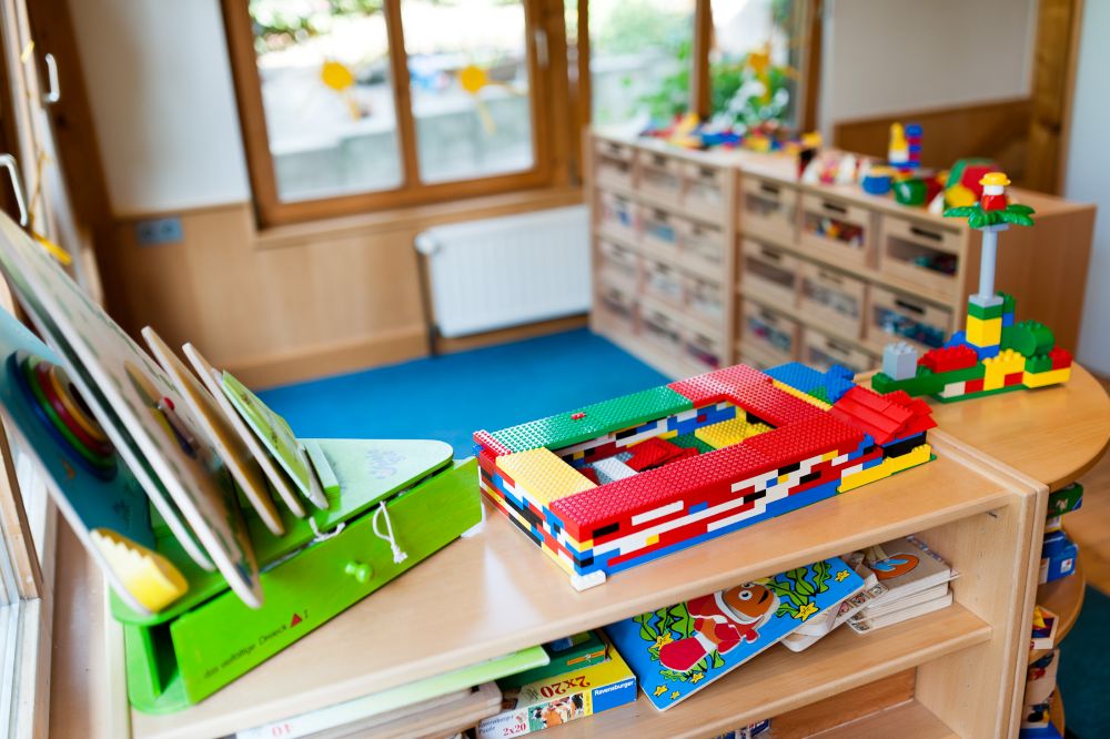 Spiel und Konstruktion auf dem Bauteppich