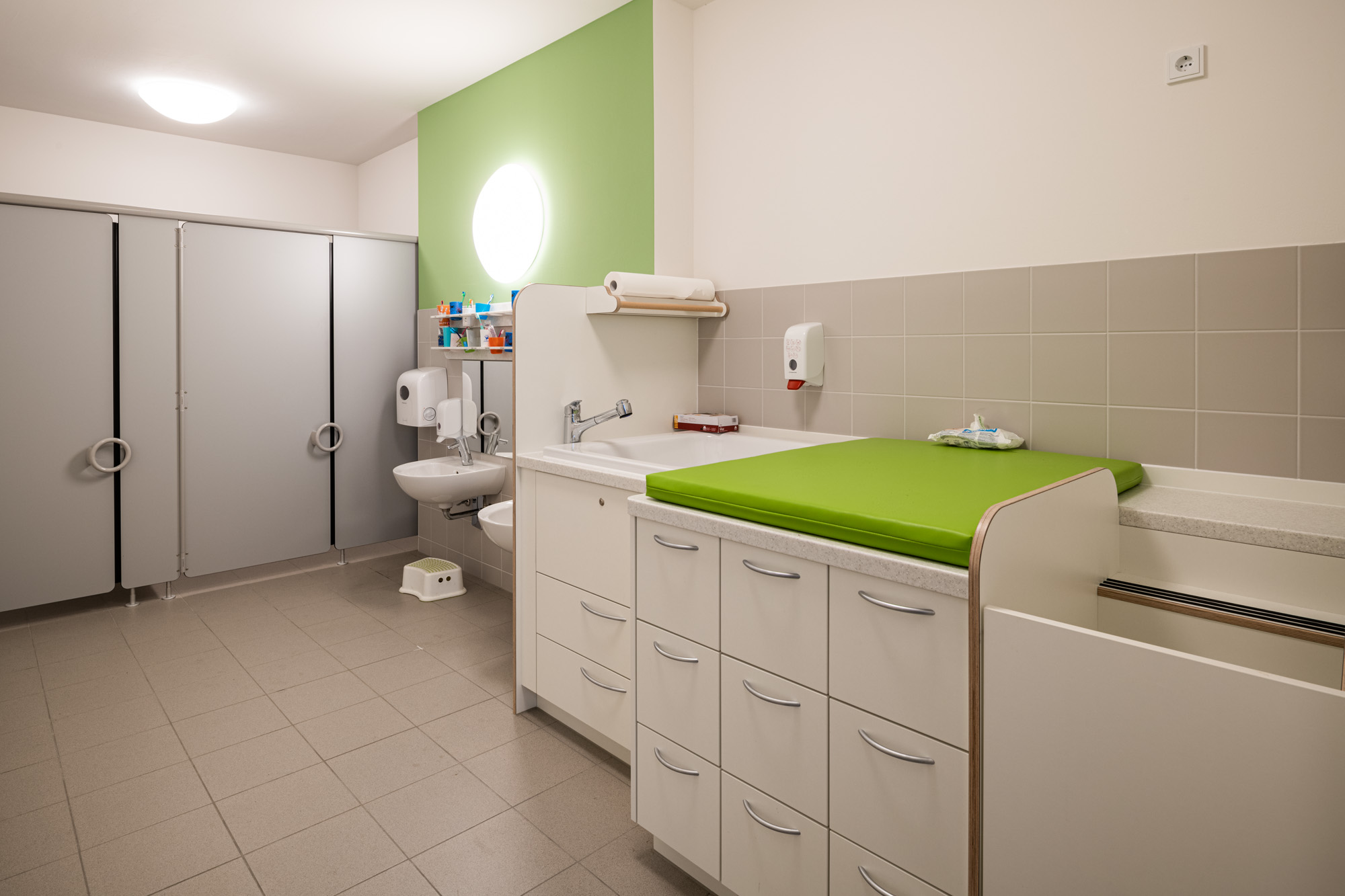 jede Gruppe hat einen eigenen Sanitärbereich
